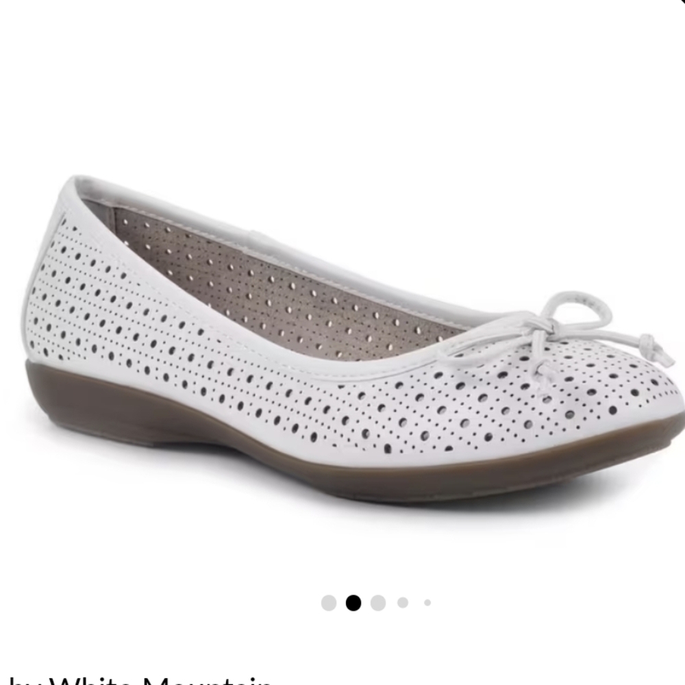 Cliffs by White Mountain Women's White Perforated Loafers Size 7.5 Wide
